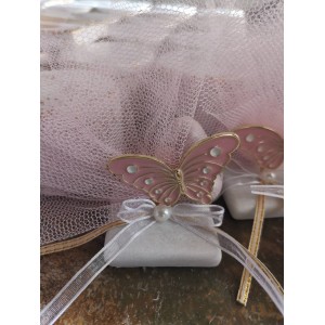 Πεταλούδα μπομπονιέρα βάπτισης σε βότσαλο