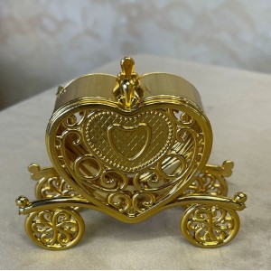 Άμαξα μπομπονιέρα βάπτισης χρυσή NPT151