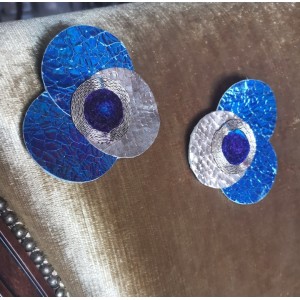 Σκουλαρίκια δερμάτινα μπλε χρυσό Σκουλαρίκια δερμάτινα μπλε χρυσό