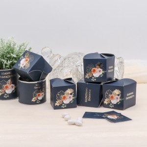 μπομπονιέρα κουτάκι χάρτινο τετράγωνο sdmp655