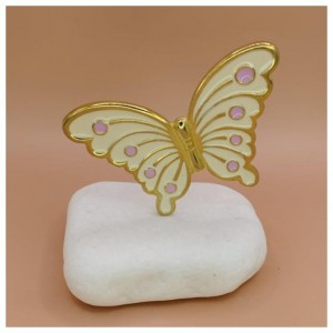 Μπομπονιέρα πεταλούδα σε βότσαλο