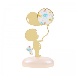 Αγόρι με μπαλόνι 2201A μπομπονιέρα βάπτισης Αγόρι με μπαλόνι 2201A μπομπονιέρα βάπτισης