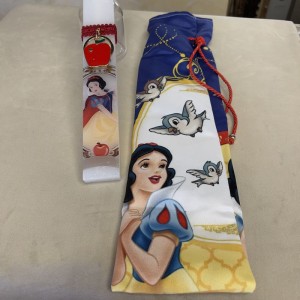 Πασχαλινή λαμπάδα Χιονάτη με μήλο Πασχαλινή λαμπάδα Χιονάτη με μήλο