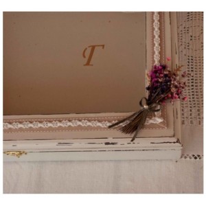 Ξύλινη στεφανοθήκη μονογράμματα 1213 Ξύλινη στεφανοθήκη μονογράμματα 1213