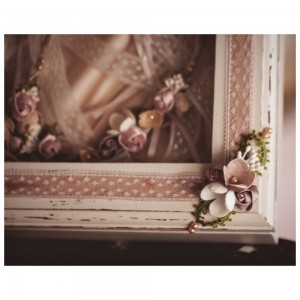 Ξύλινη στεφανοθήκη λουλούδια 1224 Ξύλινη στεφανοθήκη λουλούδια 1224