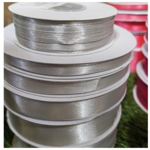 Κορδέλα σατέν διπλής όψης ασημί Κορδέλα σατέν διπλής όψης ασημί