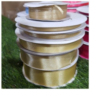 Κορδέλα σατέν διπλής όψης μπεζ της άμμου Κορδέλα σατέν διπλής όψης μπεζ της άμμου